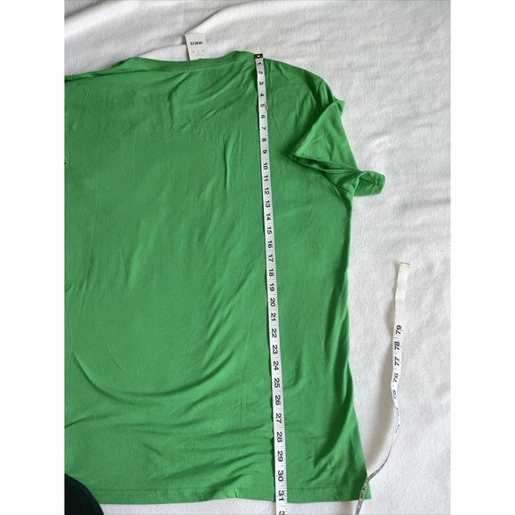 Women’s Hello Kitty Let It Snow Short Sleeve Graphic T-Shirt - Green NWT XXL New - Picture 6 of 6